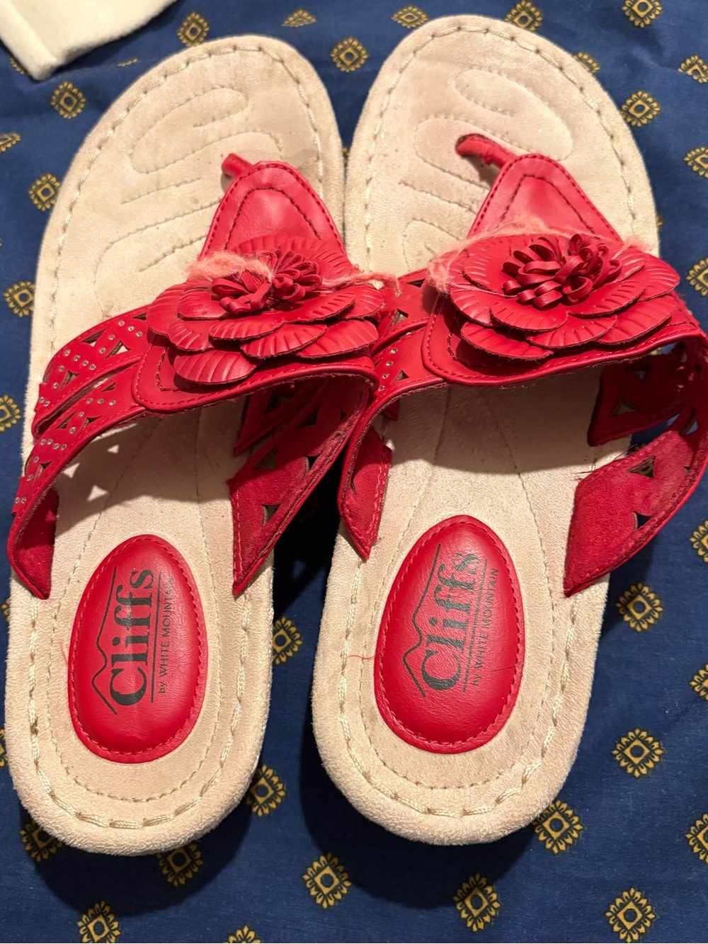 Cliffs by WHITE MOUNTAIN Red Floral Thong Sandals